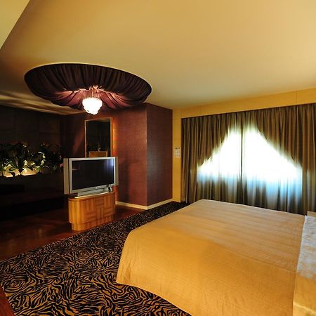 Golden Motel Хсинчу Сити Екстериор снимка